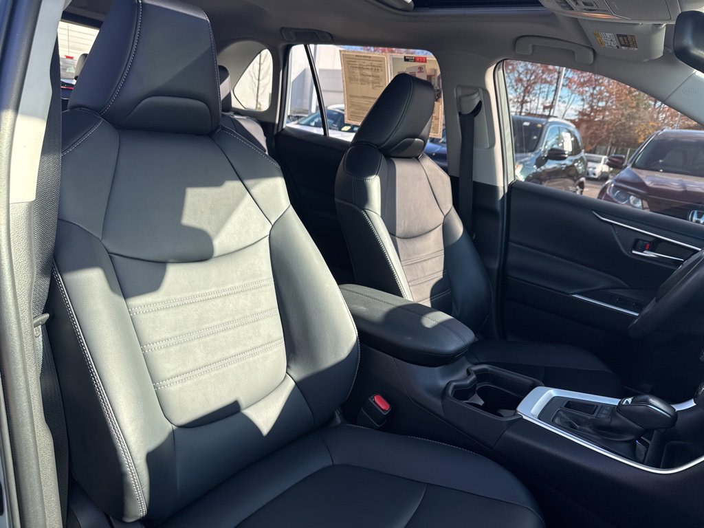 Thumbnail: 2021 Toyota RAV4 - 10