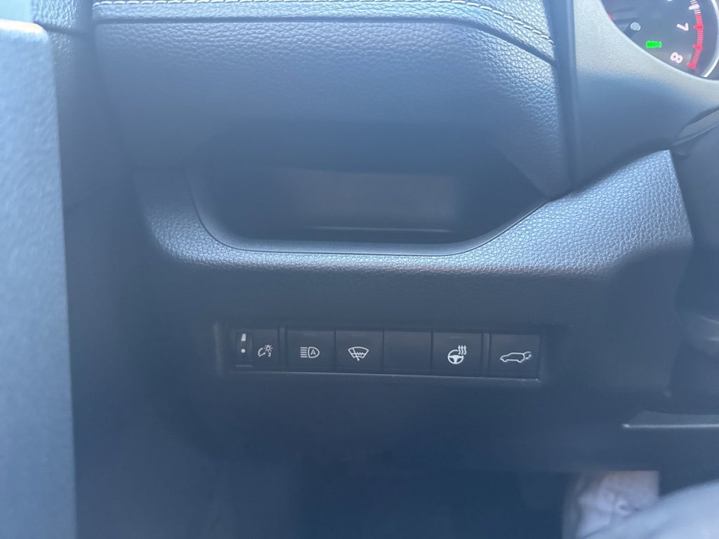 Thumbnail: 2021 Toyota RAV4 - 26