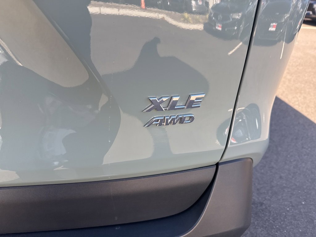 Thumbnail: 2021 Toyota RAV4 - 6