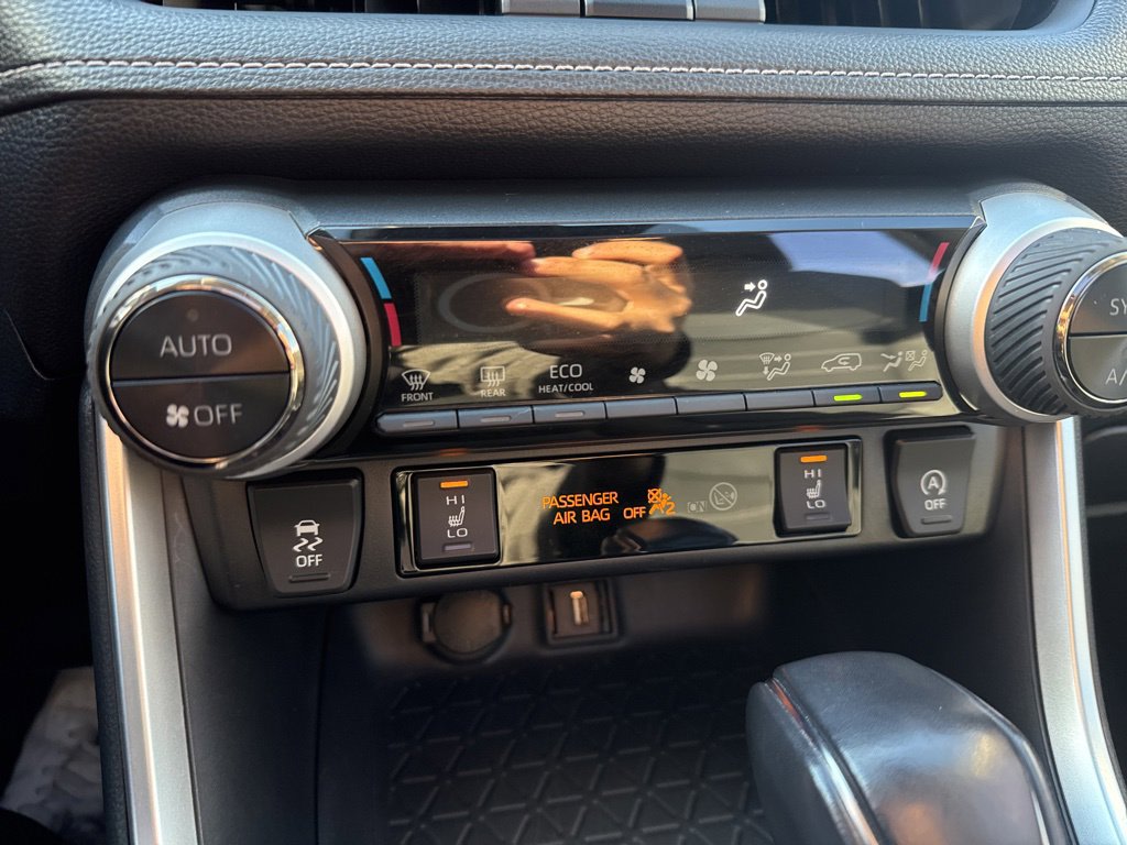 Thumbnail: 2021 Toyota RAV4 - 23