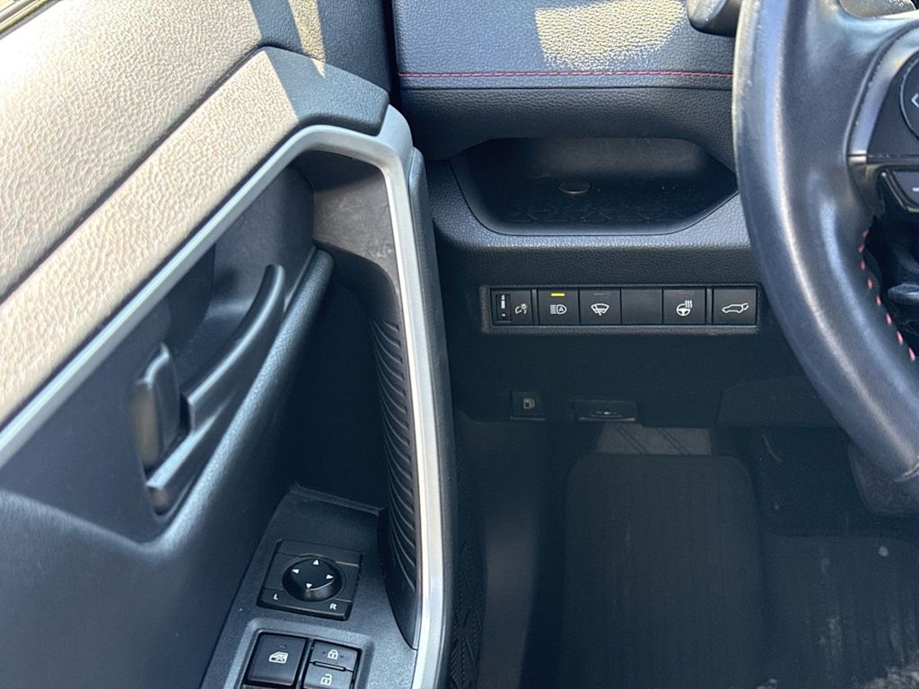 Thumbnail: 2021 Toyota RAV4 - 20