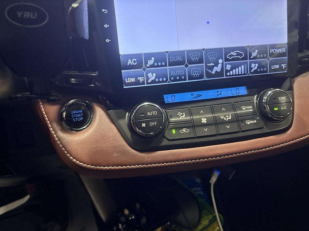 Thumbnail: 2015 Toyota RAV4 - 8