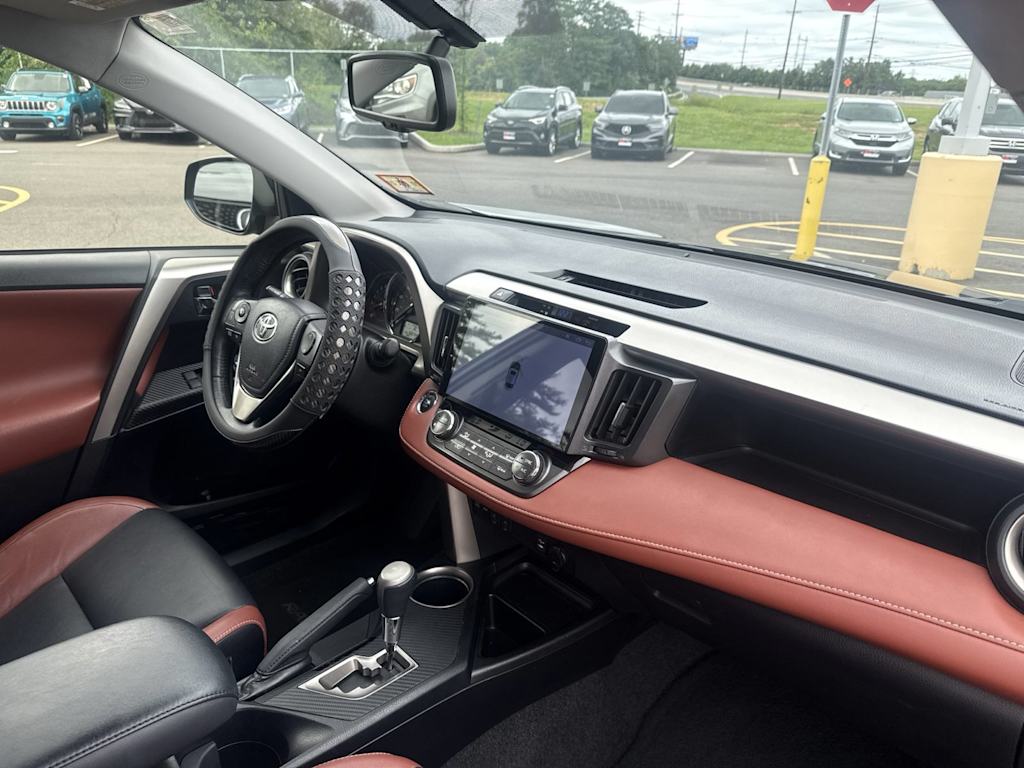 Thumbnail: 2015 Toyota RAV4 - 8