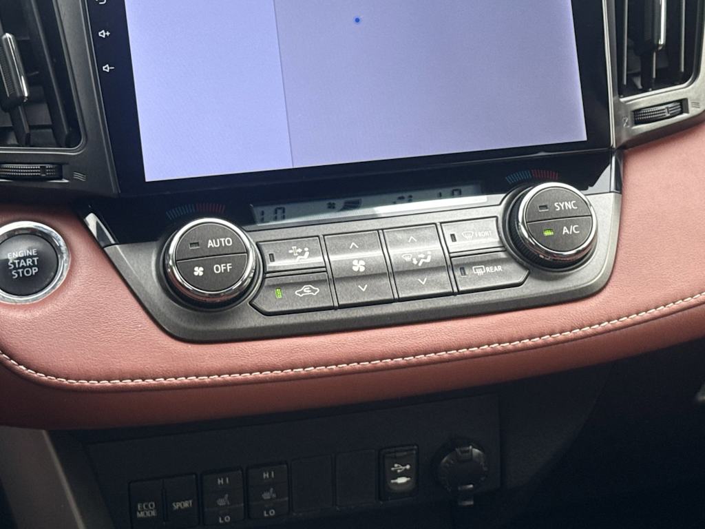 Thumbnail: 2015 Toyota RAV4 - 21