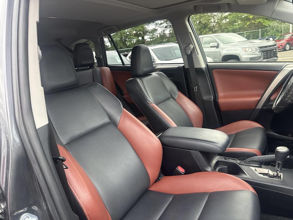 Thumbnail: 2015 Toyota RAV4 - 10