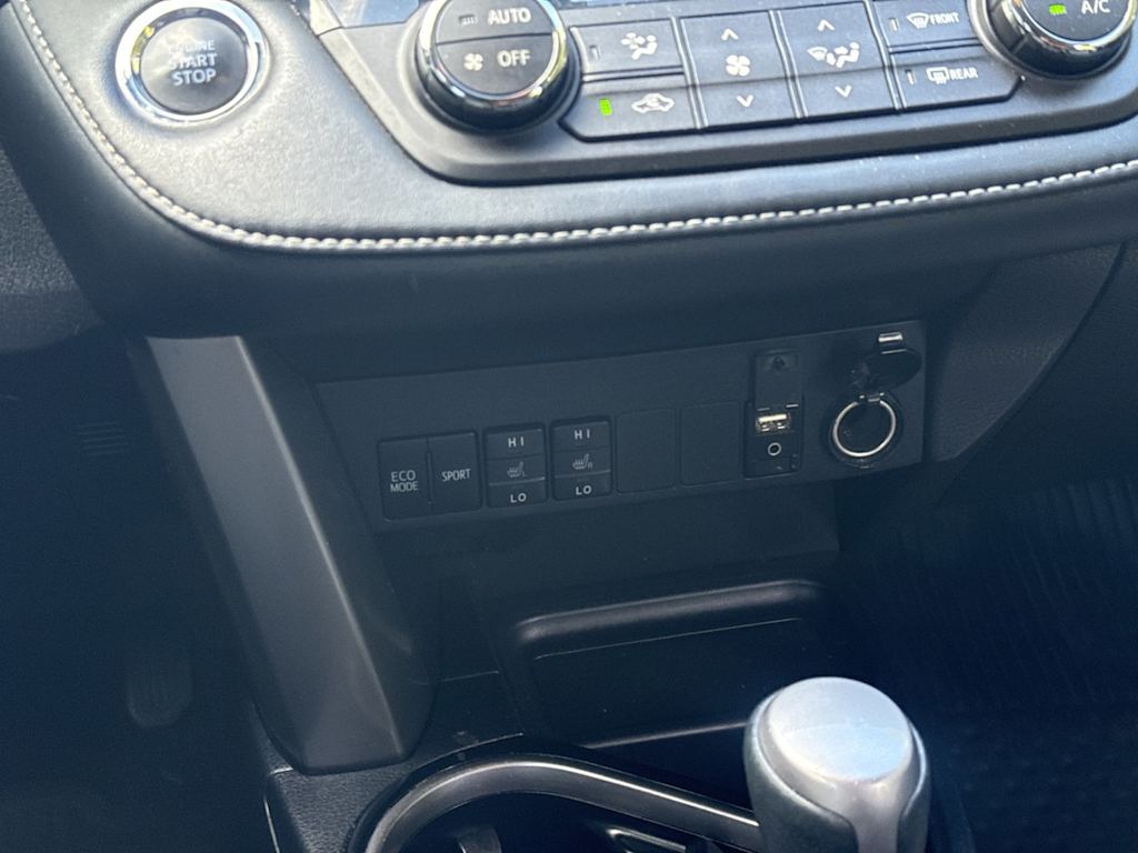 Thumbnail: 2018 Toyota RAV4 - 22