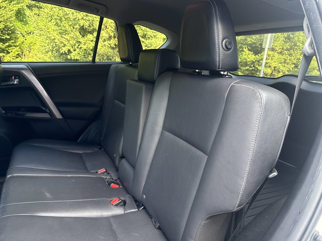 Thumbnail: 2018 Toyota RAV4 - 11