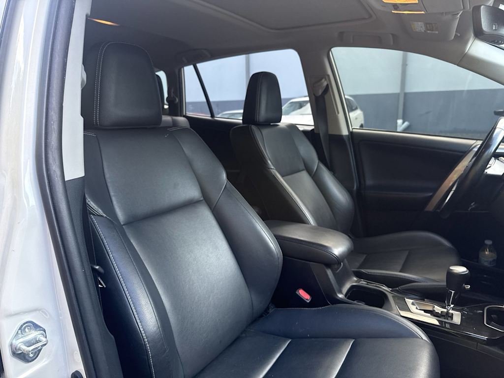 Thumbnail: 2018 Toyota RAV4 - 10