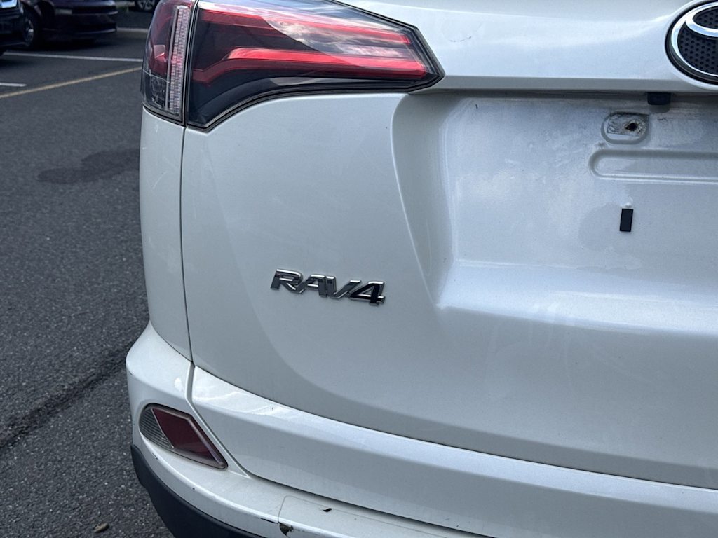 Thumbnail: 2018 Toyota RAV4 - 6