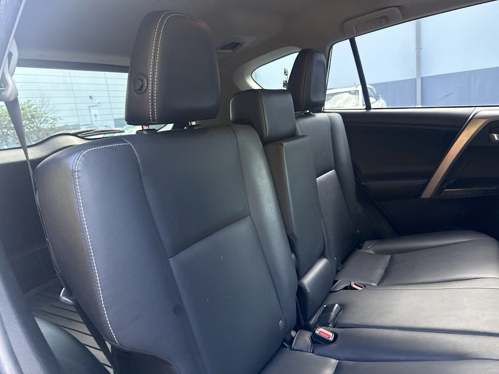 Thumbnail: 2018 Toyota RAV4 - 20