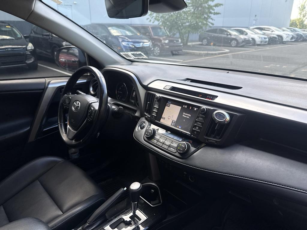 Thumbnail: 2018 Toyota RAV4 - 8