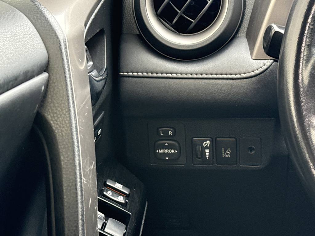 Thumbnail: 2018 Toyota RAV4 - 22