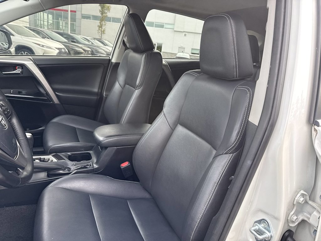 Thumbnail: 2018 Toyota RAV4 - 9