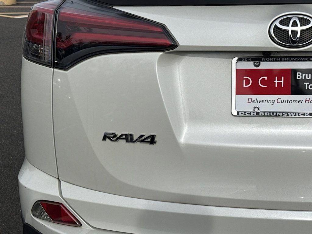 Thumbnail: 2018 Toyota RAV4 - 19