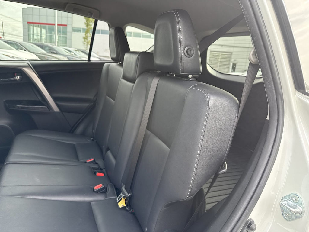 Thumbnail: 2018 Toyota RAV4 - 11