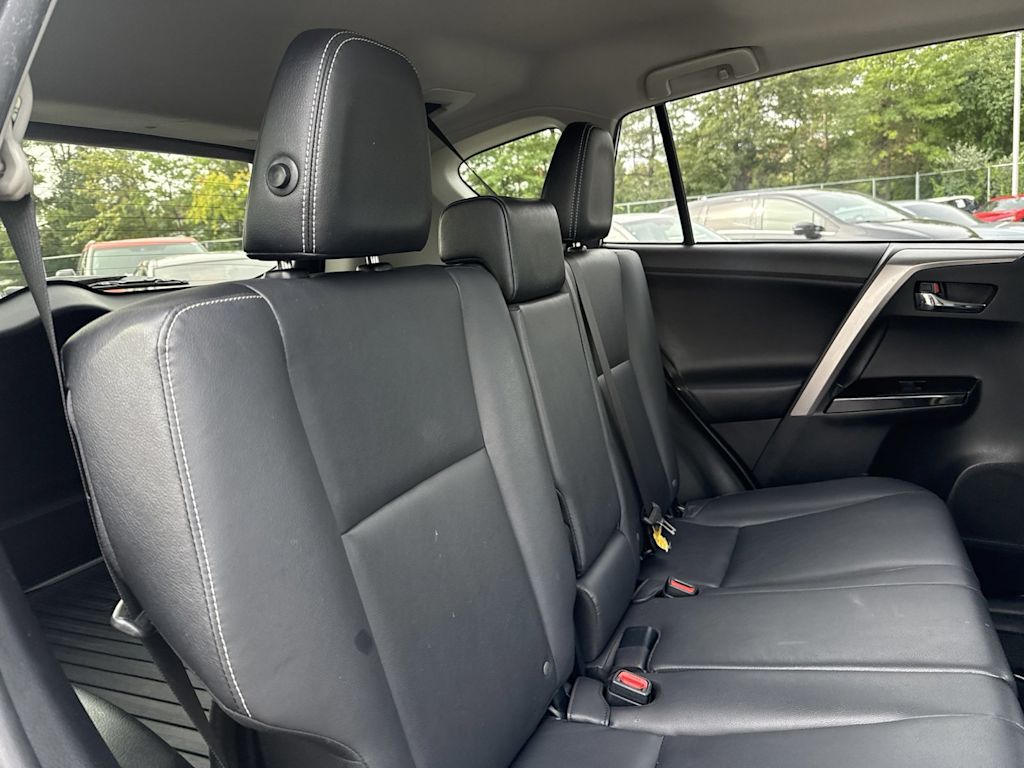 Thumbnail: 2018 Toyota RAV4 - 20