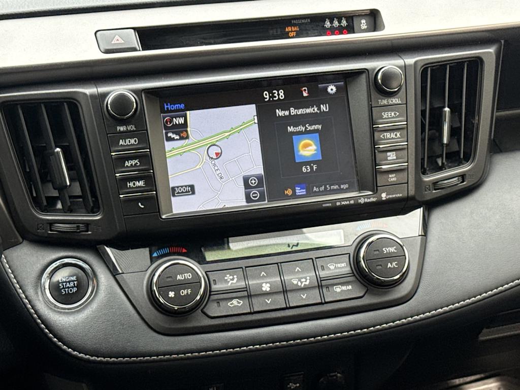 Thumbnail: 2018 Toyota RAV4 - 21