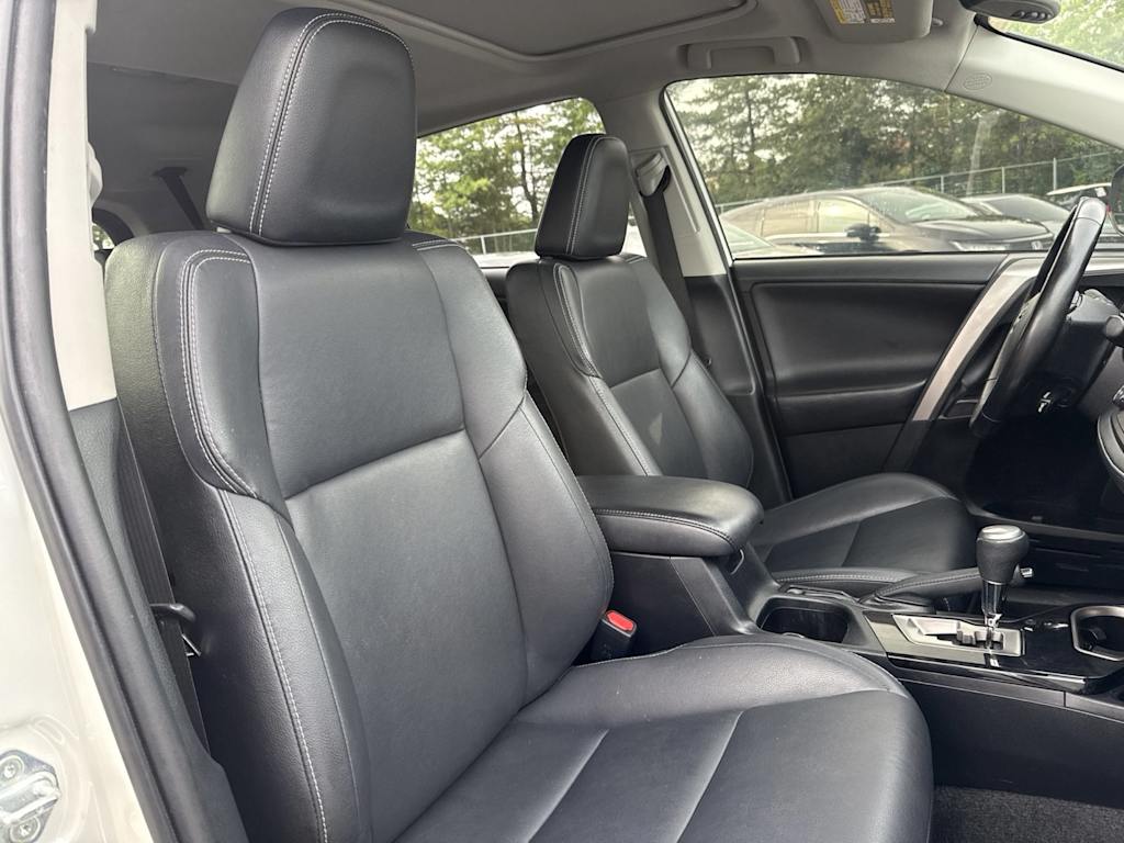 Thumbnail: 2018 Toyota RAV4 - 10