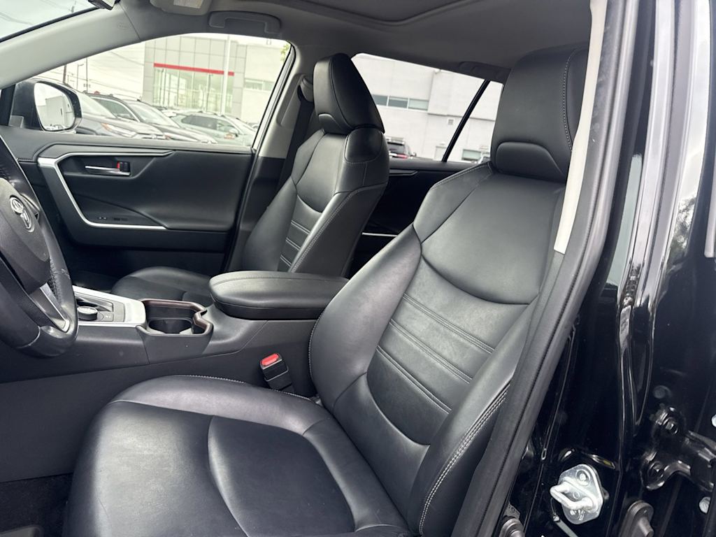 Thumbnail: 2019 Toyota RAV4 - 9