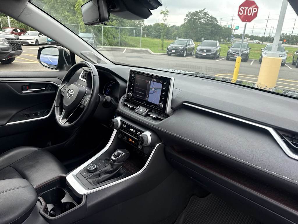 Thumbnail: 2019 Toyota RAV4 - 8