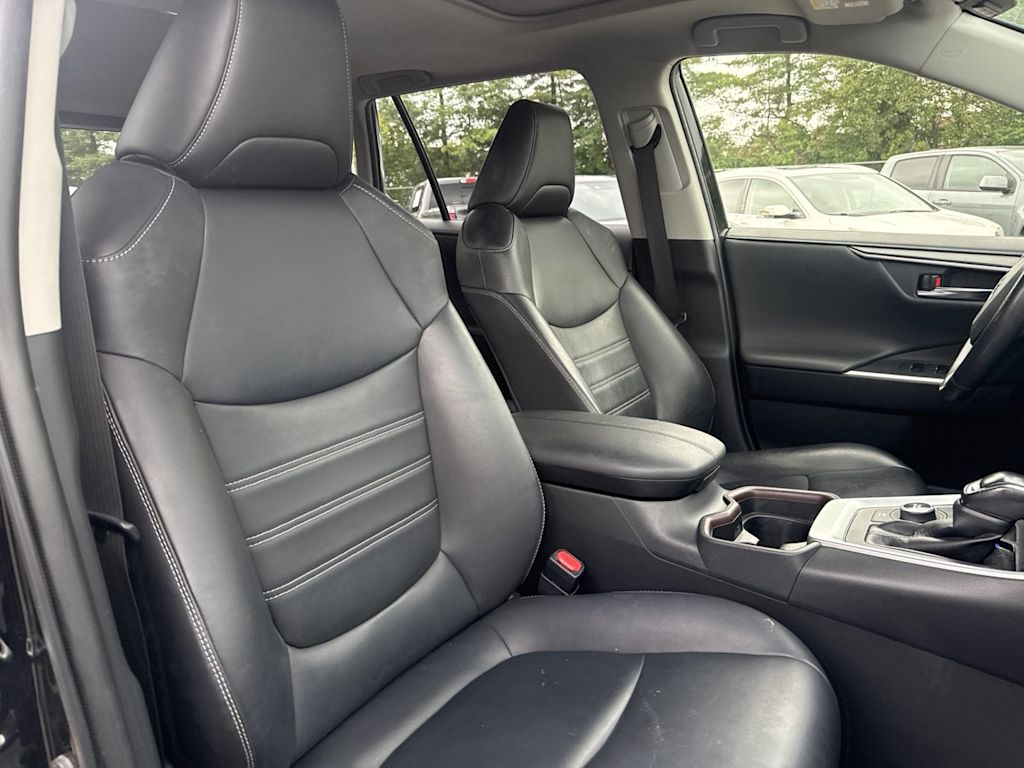 Thumbnail: 2019 Toyota RAV4 - 10