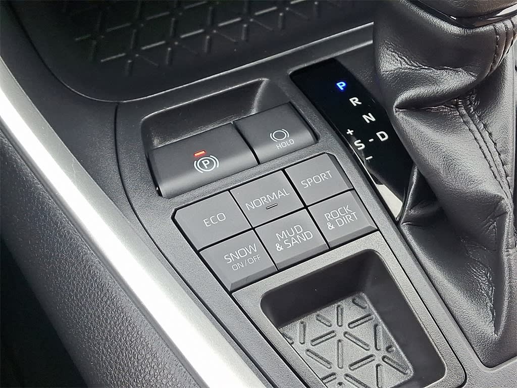 2022 Toyota RAV4 LE 29