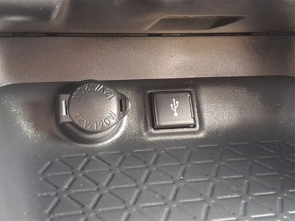 2022 Toyota RAV4 LE 27