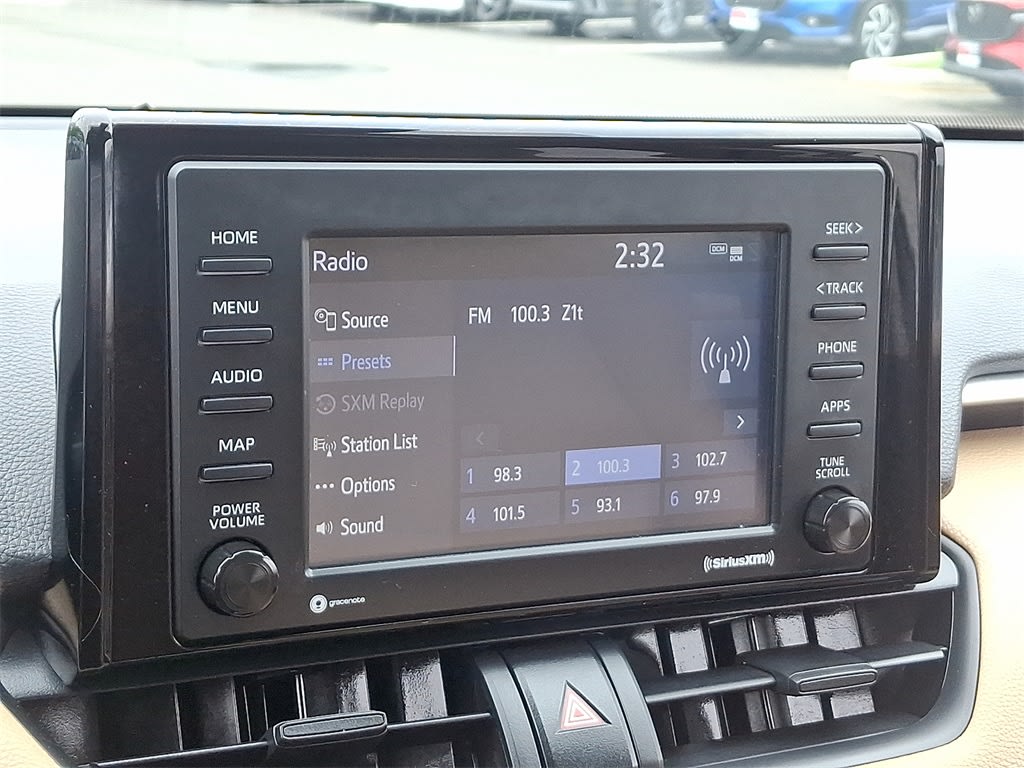 2022 Toyota RAV4 LE 24