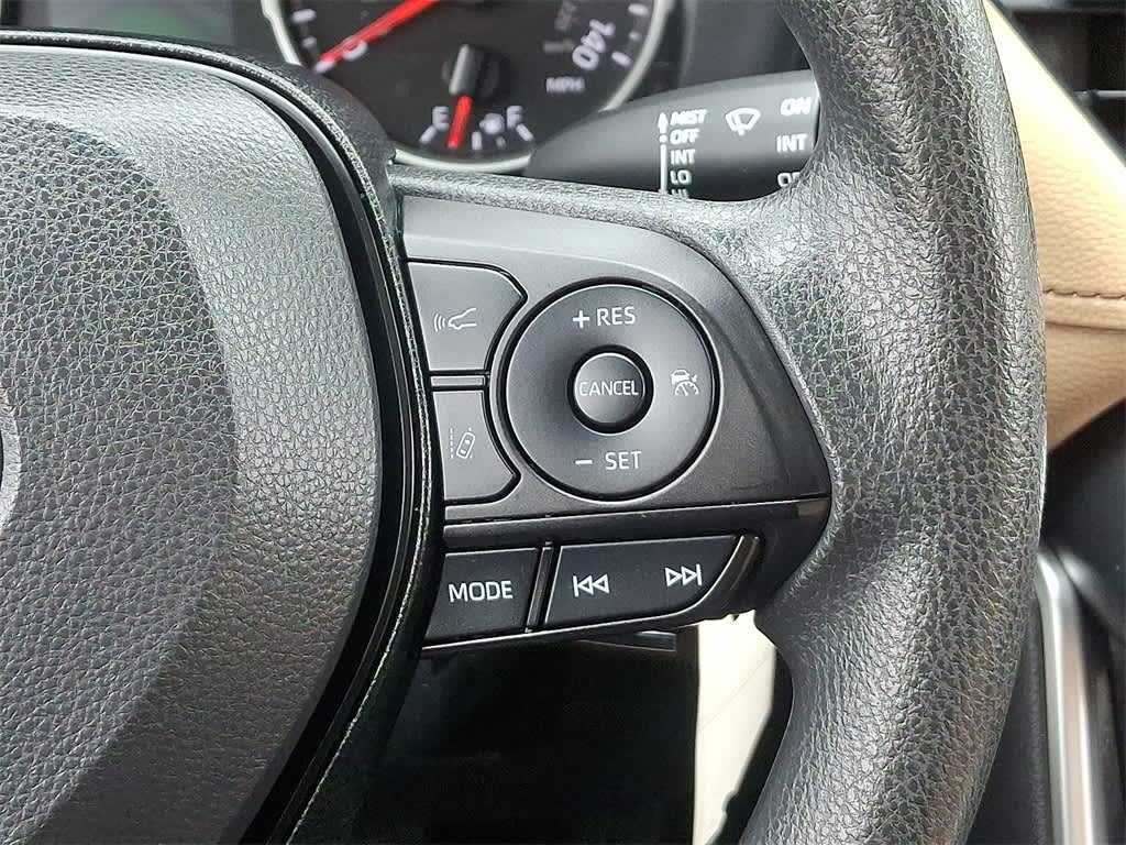 2022 Toyota RAV4 LE 26