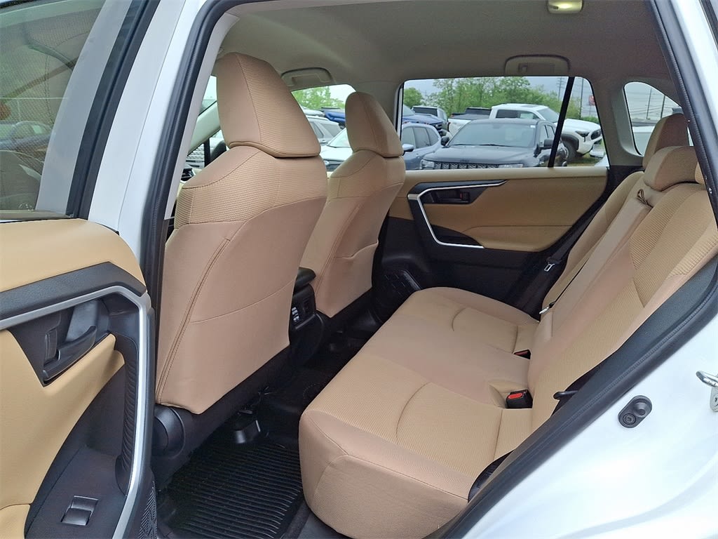 2022 Toyota RAV4 LE 11