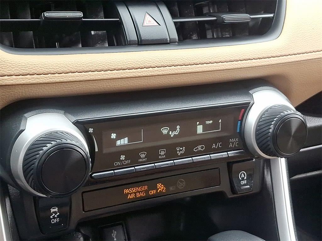 2022 Toyota RAV4 LE 12