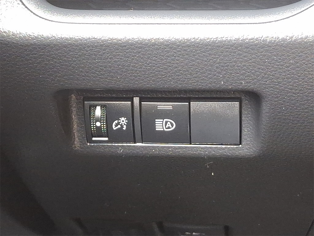 2022 Toyota RAV4 LE 28