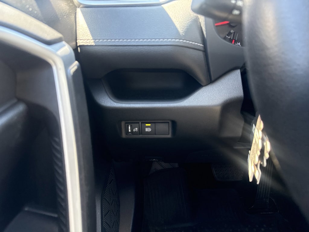 Thumbnail: 2020 Toyota RAV4 - 23
