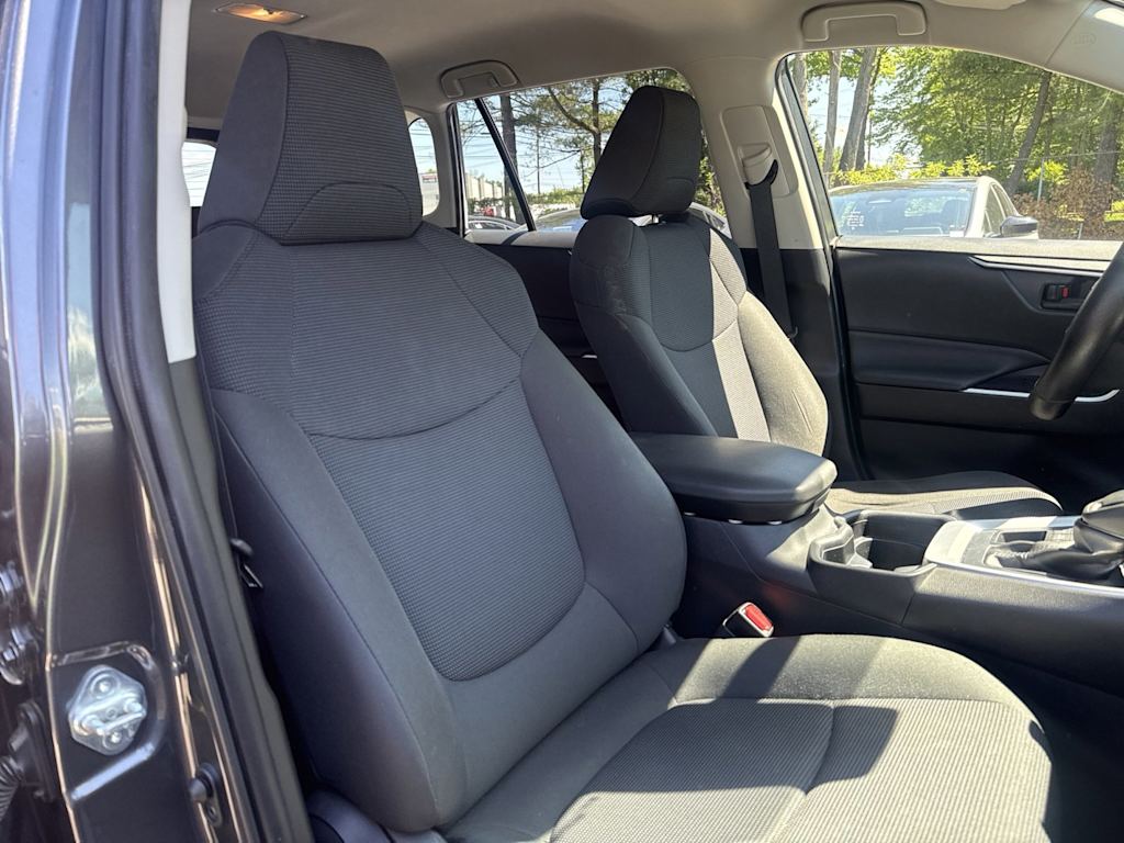 Thumbnail: 2020 Toyota RAV4 - 10