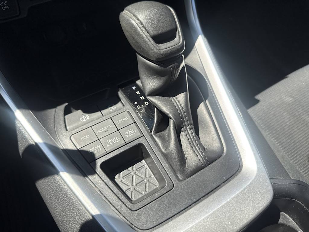Thumbnail: 2020 Toyota RAV4 - 15