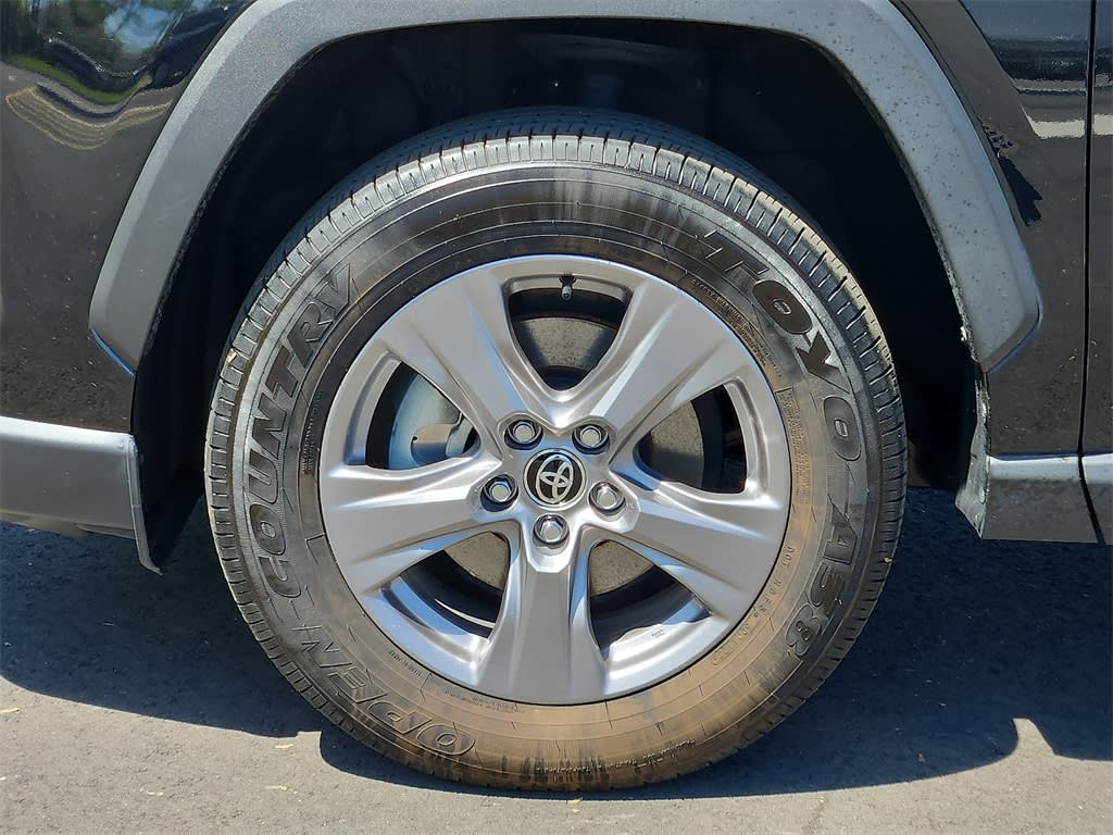 2023 Toyota RAV4 LE 8