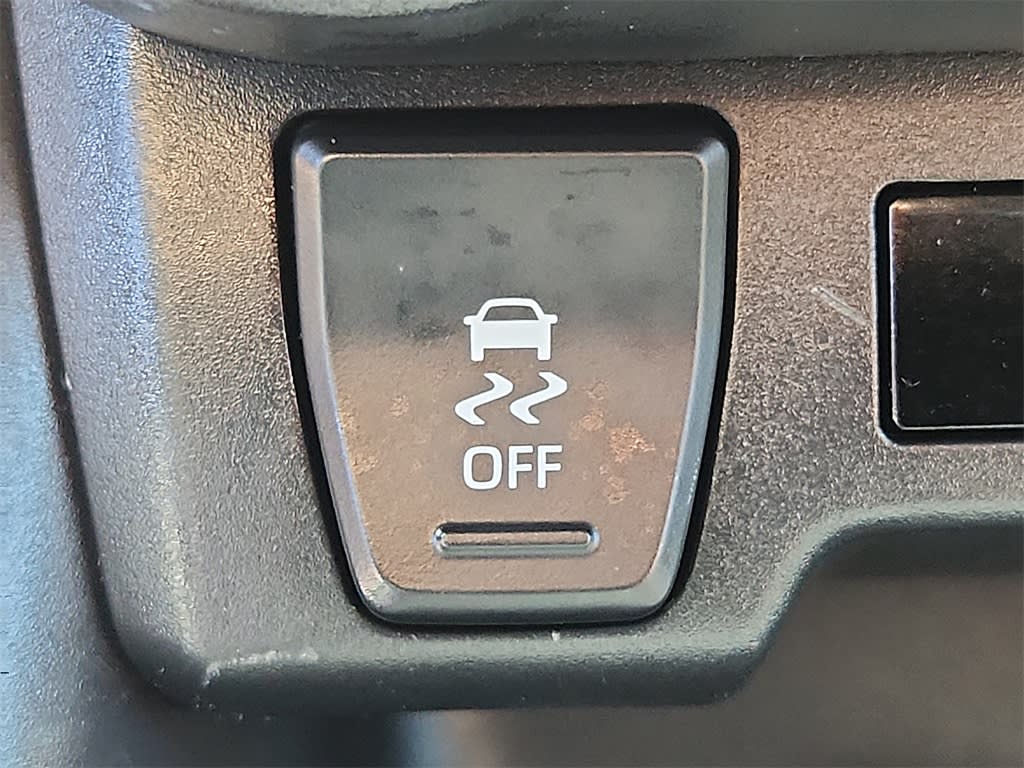 2023 Toyota RAV4 LE 28