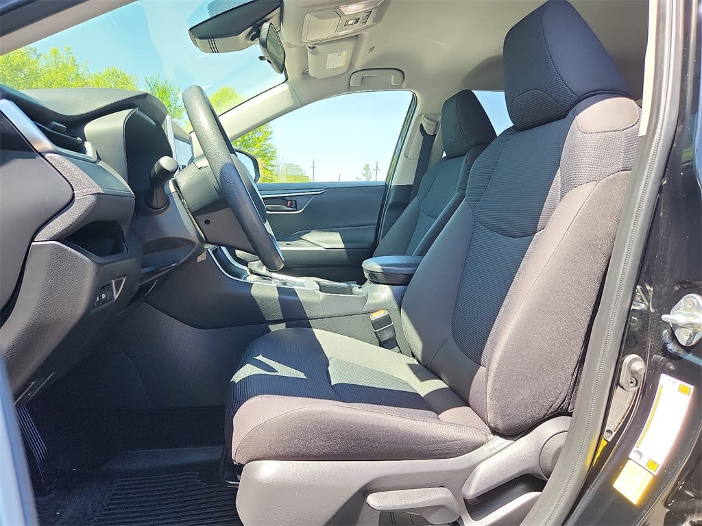 2023 Toyota RAV4 LE 10