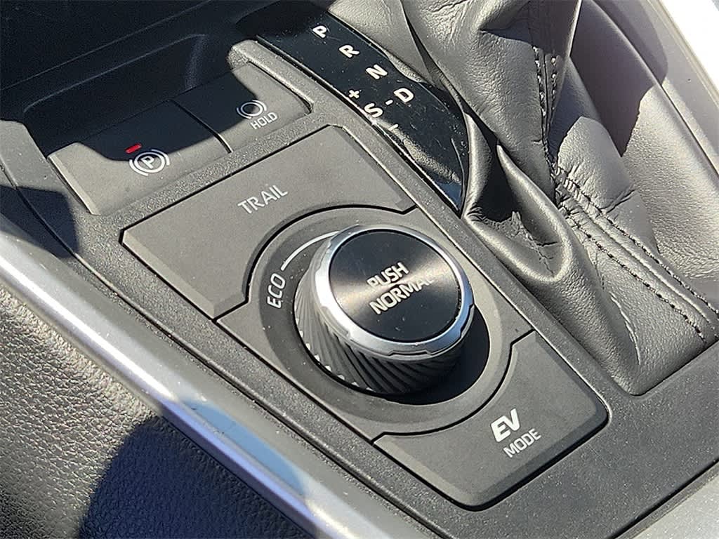 2023 Toyota RAV4 LE 26