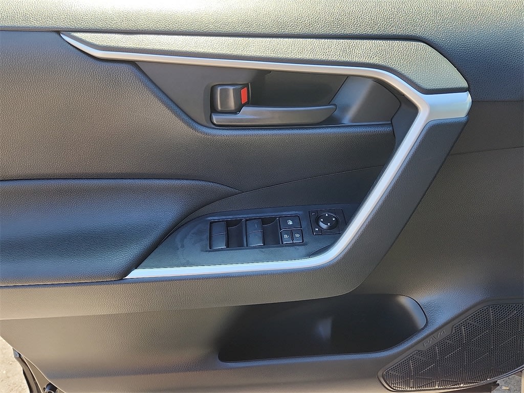 2023 Toyota RAV4 LE 20