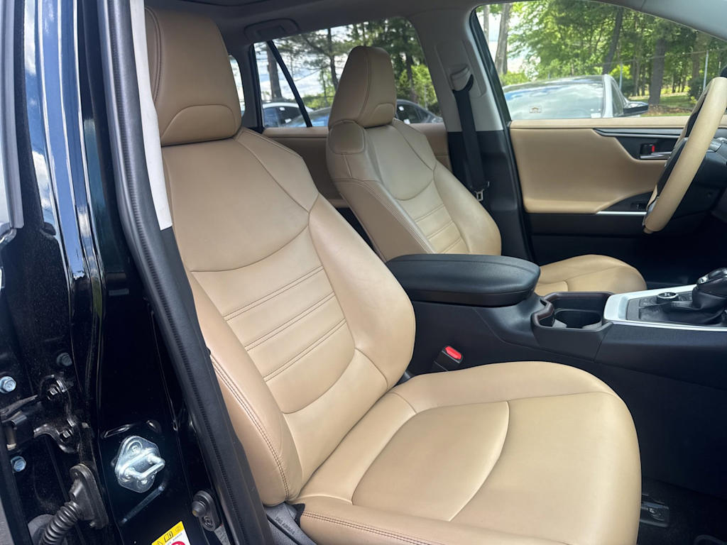 Thumbnail: 2019 Toyota RAV4 - 10