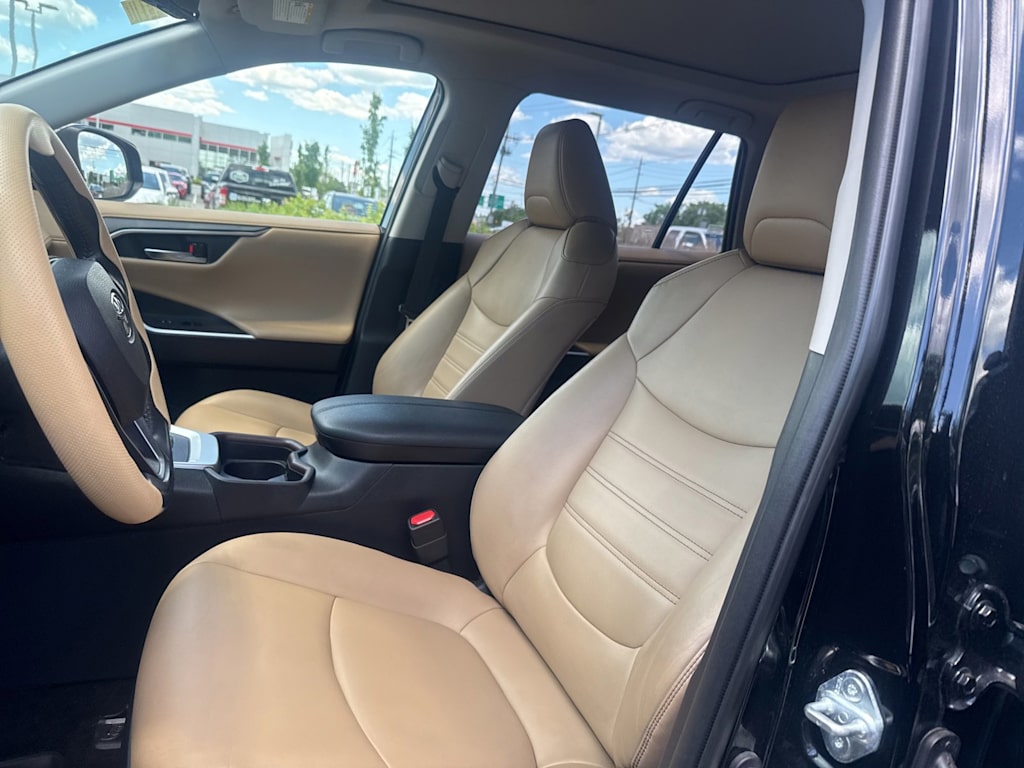 Thumbnail: 2019 Toyota RAV4 - 9