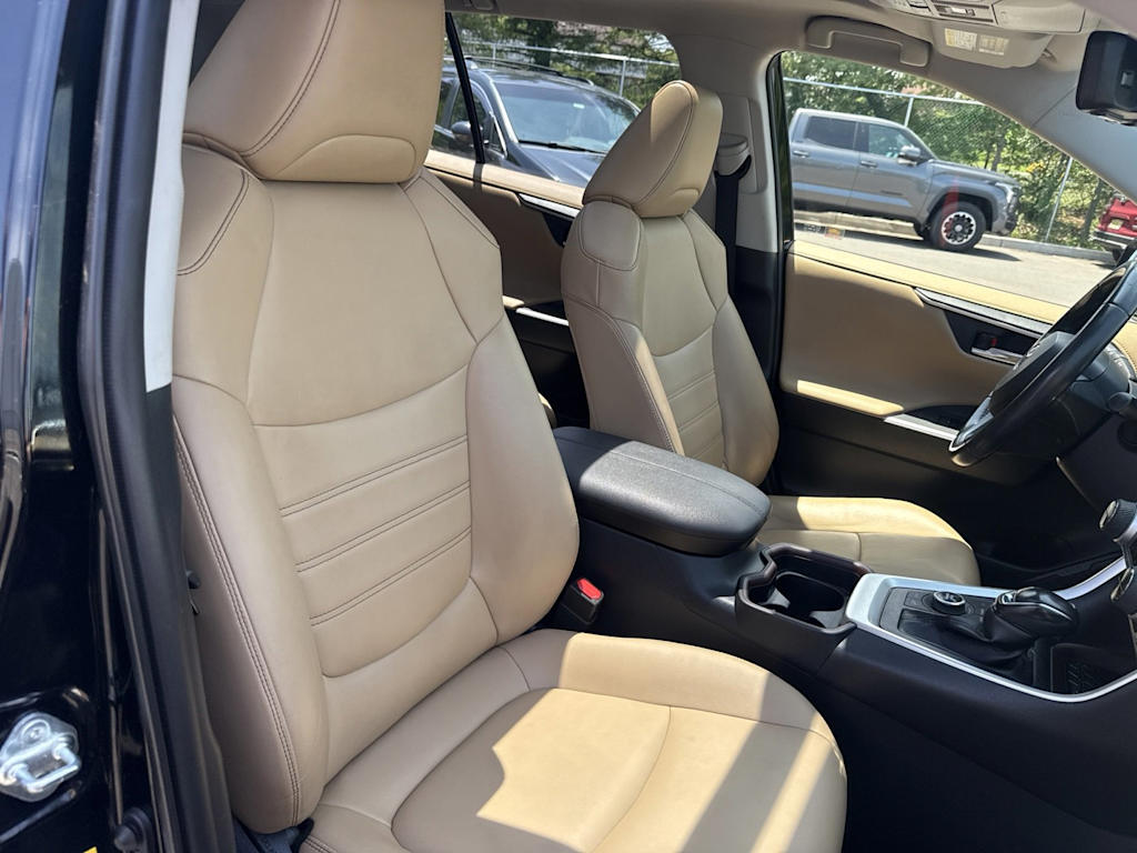 Thumbnail: 2019 Toyota RAV4 - 10