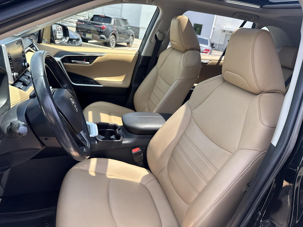 Thumbnail: 2019 Toyota RAV4 - 9