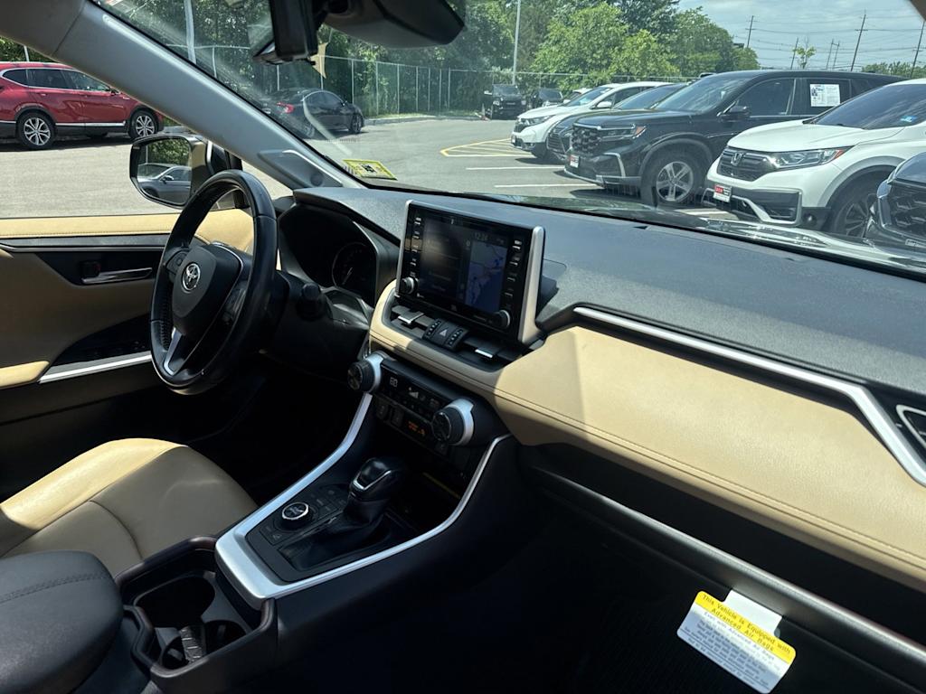 Thumbnail: 2019 Toyota RAV4 - 8