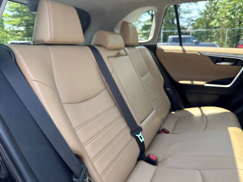Thumbnail: 2019 Toyota RAV4 - 21