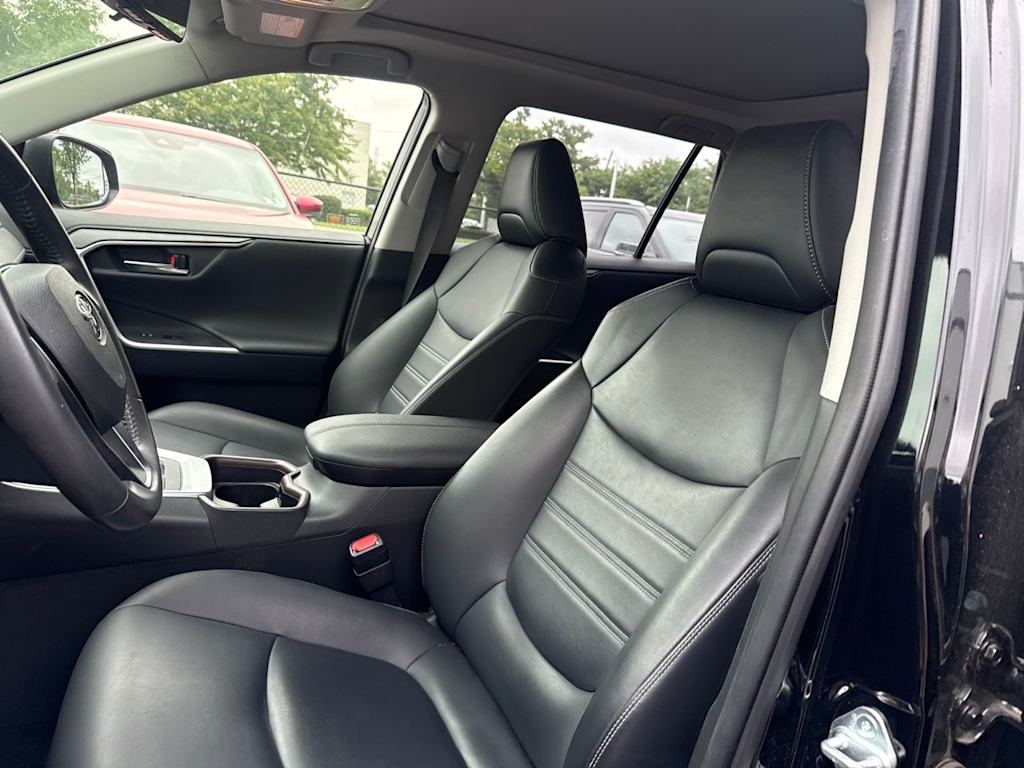 Thumbnail: 2019 Toyota RAV4 - 9
