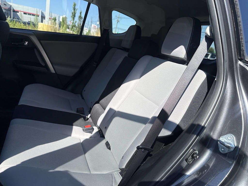 Thumbnail: 2016 Toyota RAV4 - 11