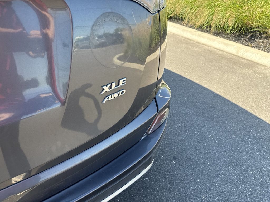 Thumbnail: 2016 Toyota RAV4 - 19