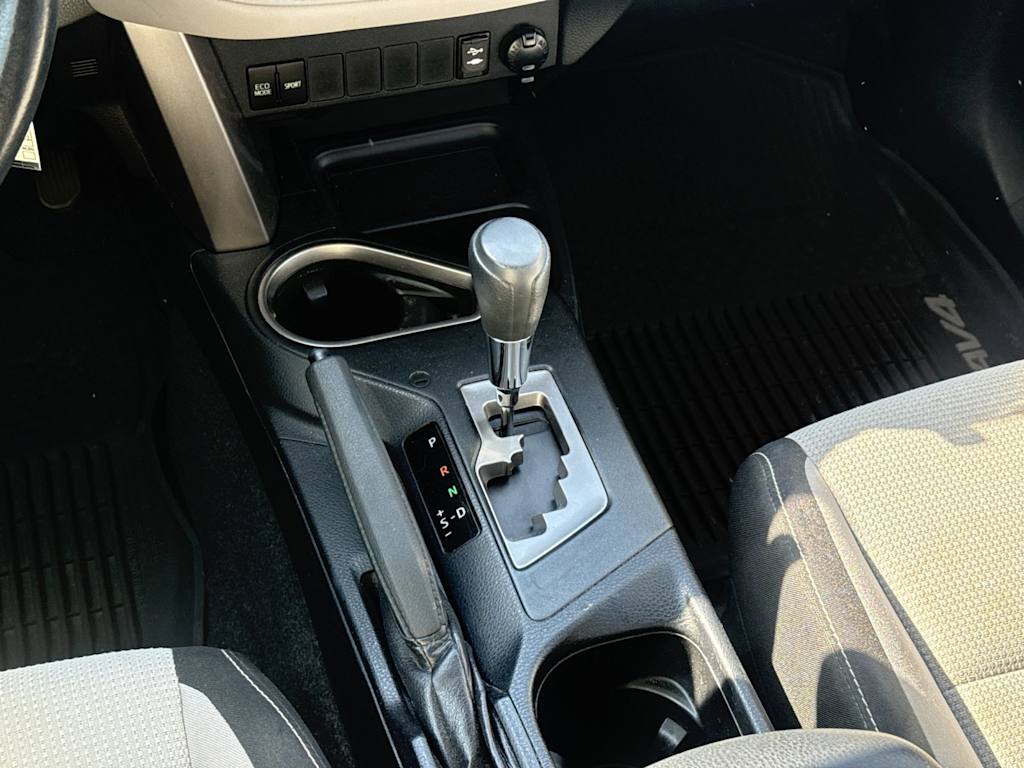 Thumbnail: 2016 Toyota RAV4 - 15
